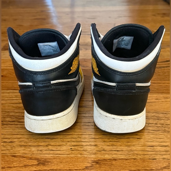 Nike Basketball Shoes Air Jordan 1 mid gs yellow black white Youth Big Boy’s 5Y - Picture 4 of 8